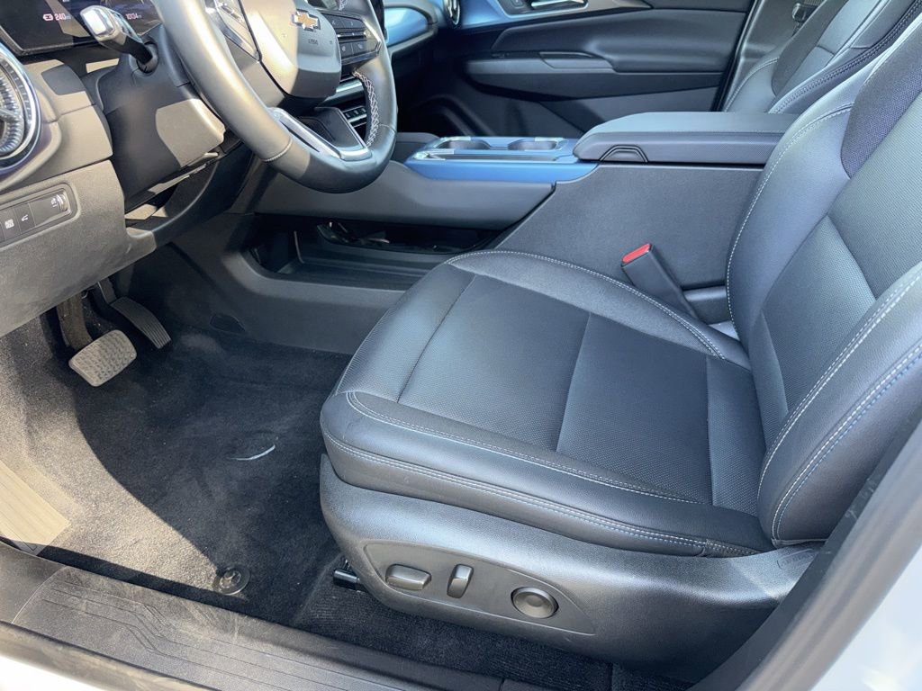 Used 2025 Chevrolet Equinox EV LT w/ Convenience Package FWD image 21
