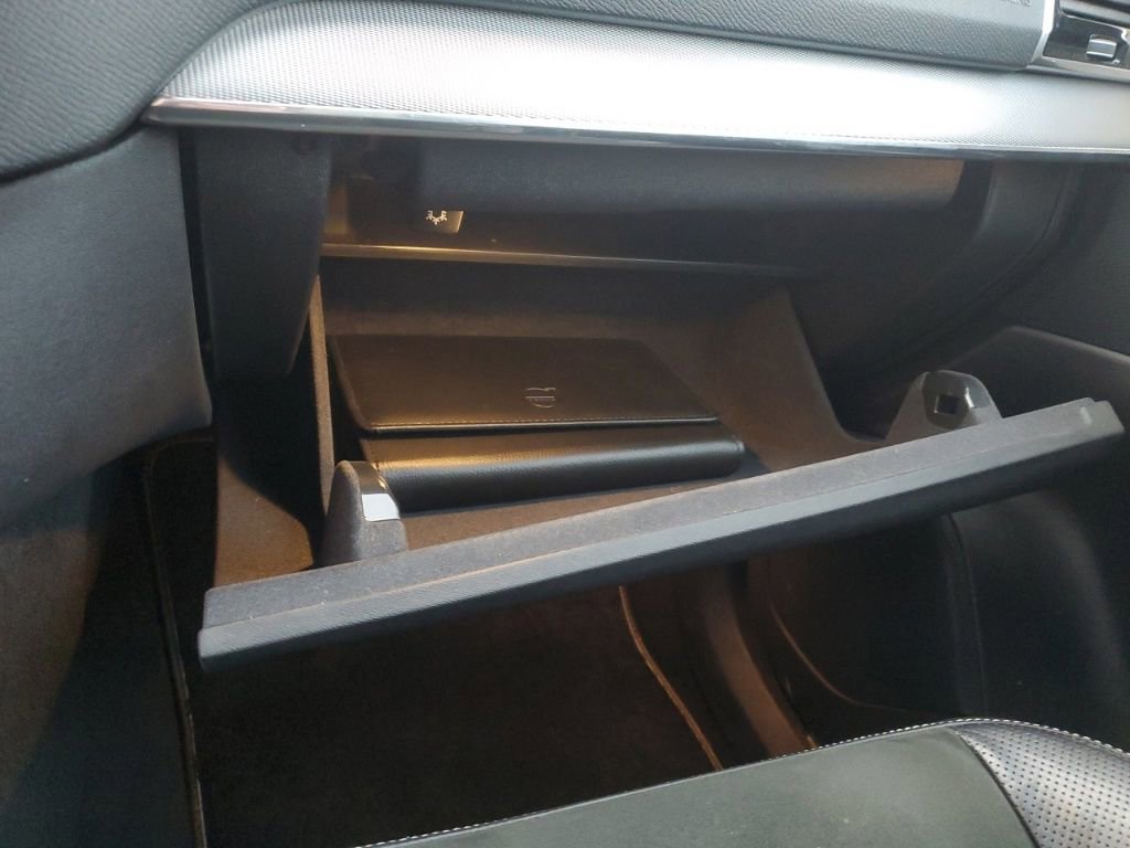 Used 2016 Volvo XC90 T6 R-Design w/ Vision Package image 19