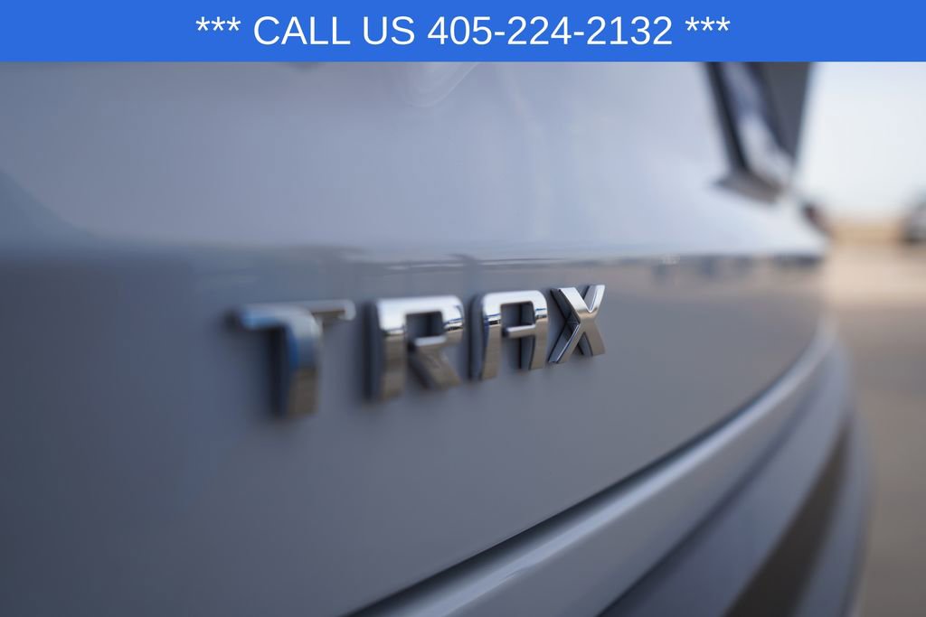 Used 2025 Chevrolet Trax LT w/ LT Convenience Package image 8