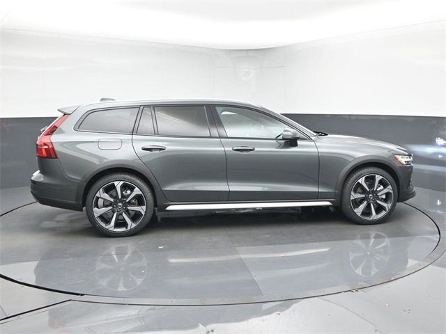 New 2026 Volvo V60 B5 Cross Country Ultra w/ Protection Package Premier image 8