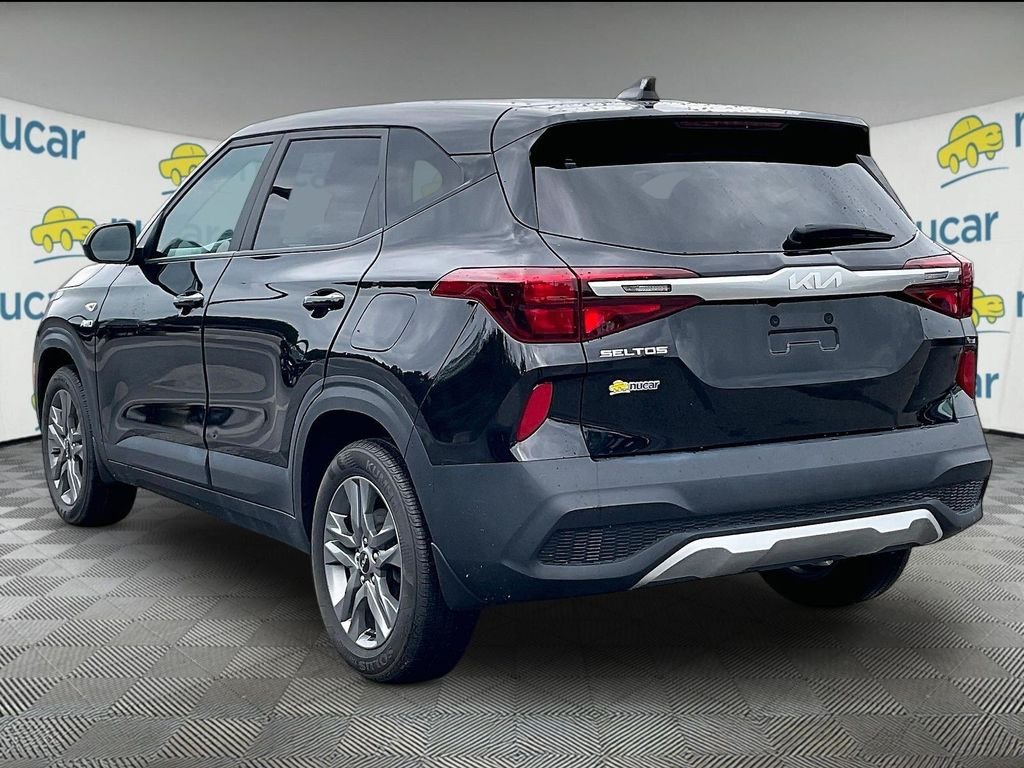 Used 2023 Kia Seltos LX AWD/4WD image 4