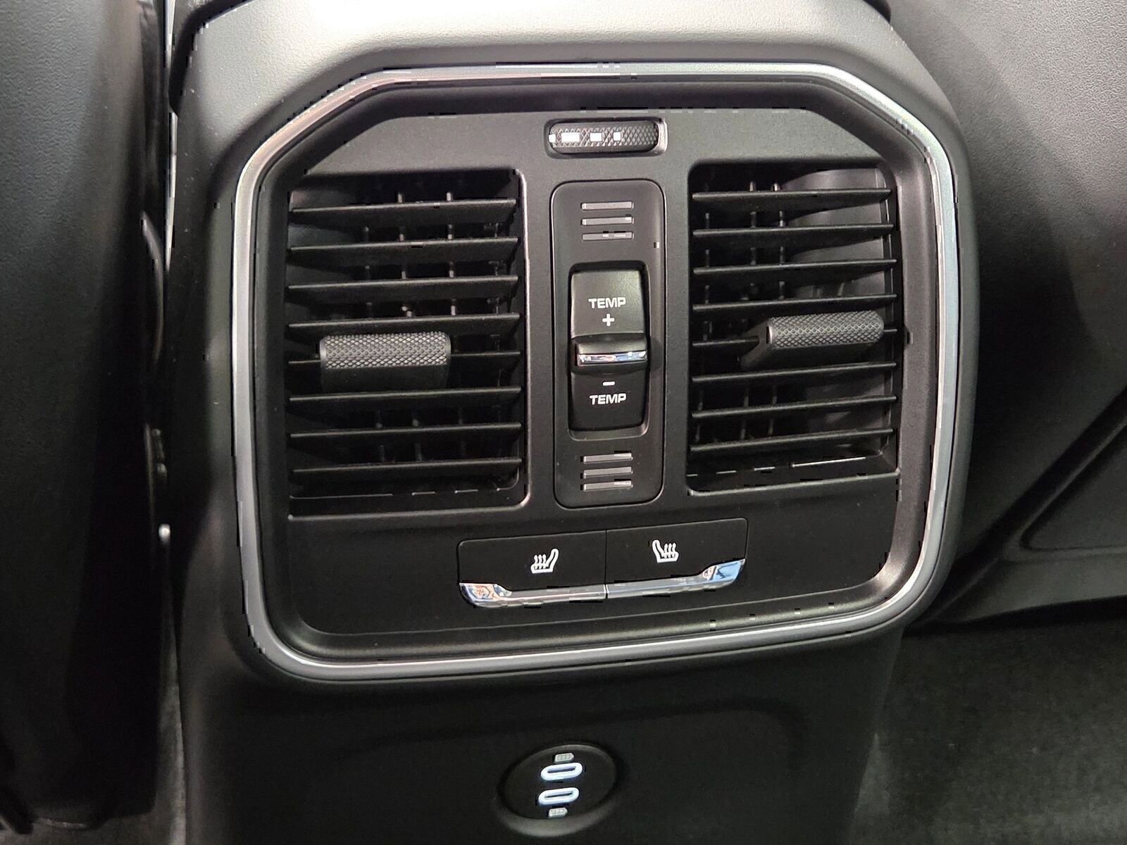 Certified 2026 Porsche Macan AWD/4WD image 12