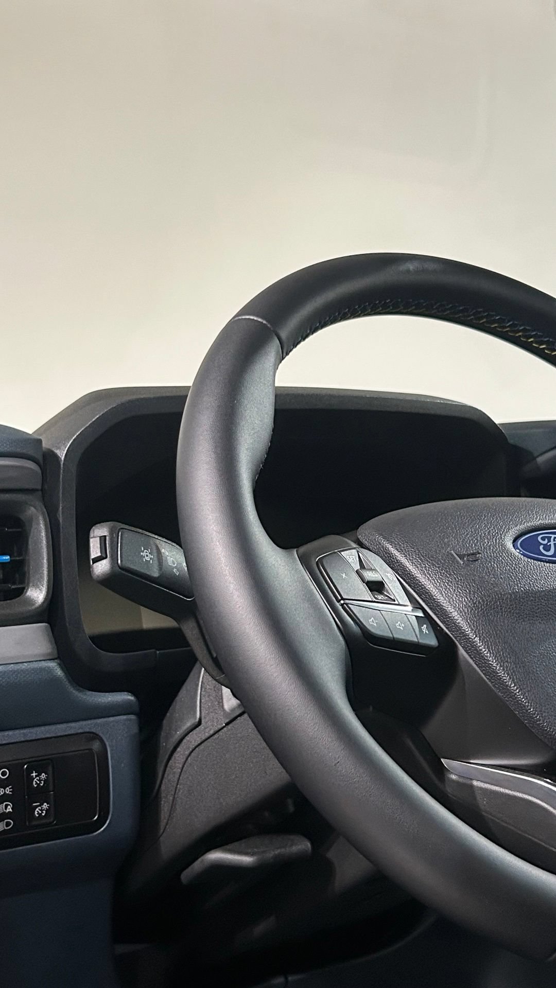 Used 2025 Ford Maverick Lobo AWD/4WD image 38