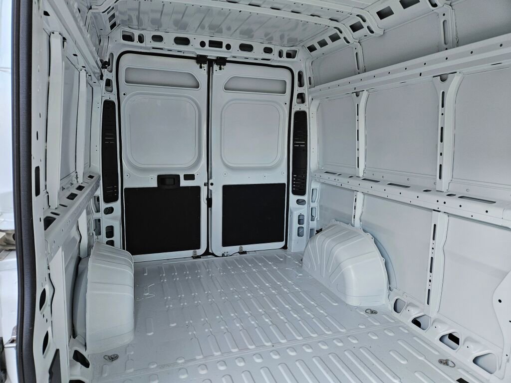 Used 2025 RAM ProMaster 2500 w/ Convenience Group image 13