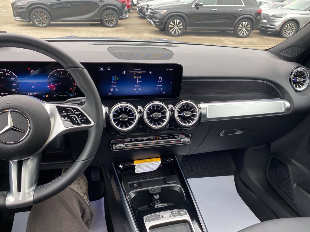 Used 2026 Mercedes-Benz GLB 250 4MATIC image 18
