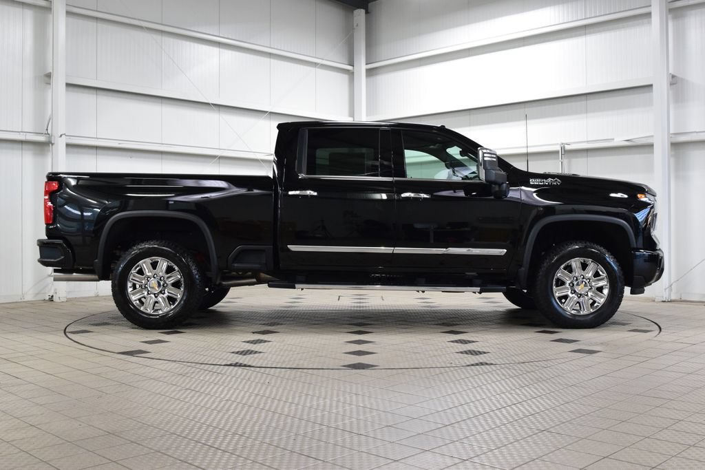 New 2026 Chevrolet Silverado 2500 High Country w/ High Country Premium Package AWD/4WD image 9