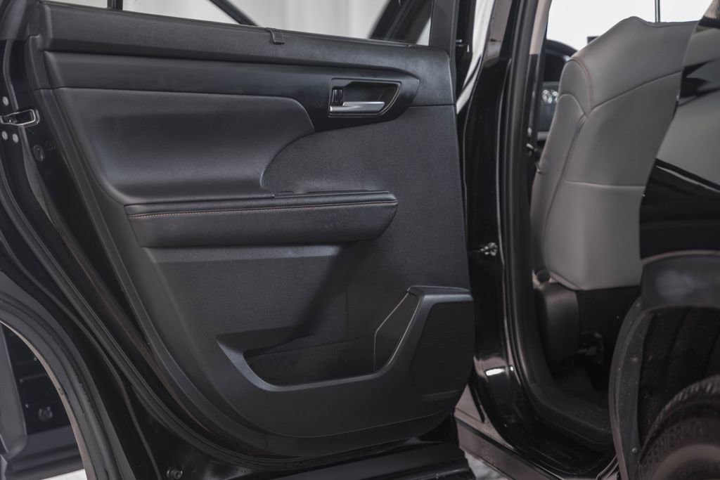 Used 2023 Toyota Highlander Bronze Edition image 39