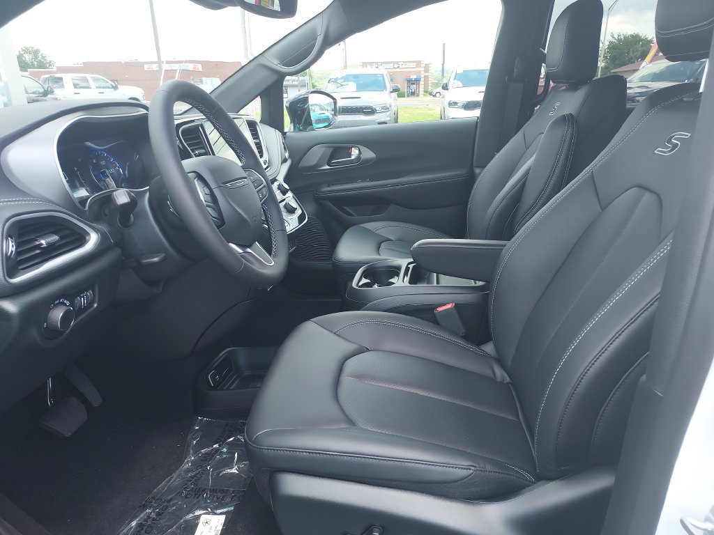 New 2027 Chrysler Pacifica Select w/ S Appearance Package FWD image 13