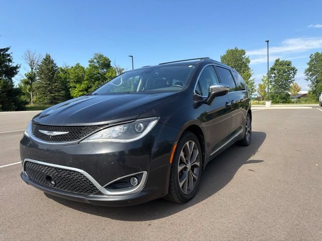 Used 2017 Chrysler Pacifica Limited FWD image 1
