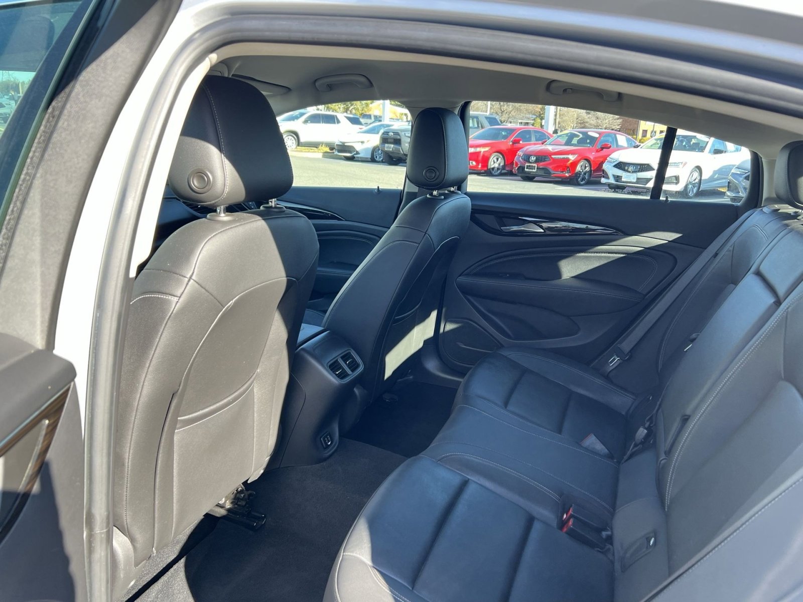 Used 2018 Buick Regal Essence w/ Driver Confidence Package #1 image 27