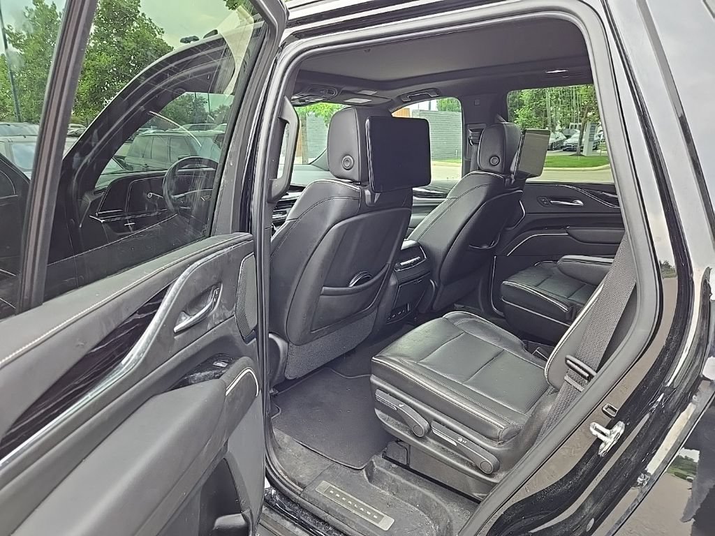 Used 2021 Cadillac Escalade Sport w/ Driver Assist Tech Package AWD/4WD image 17