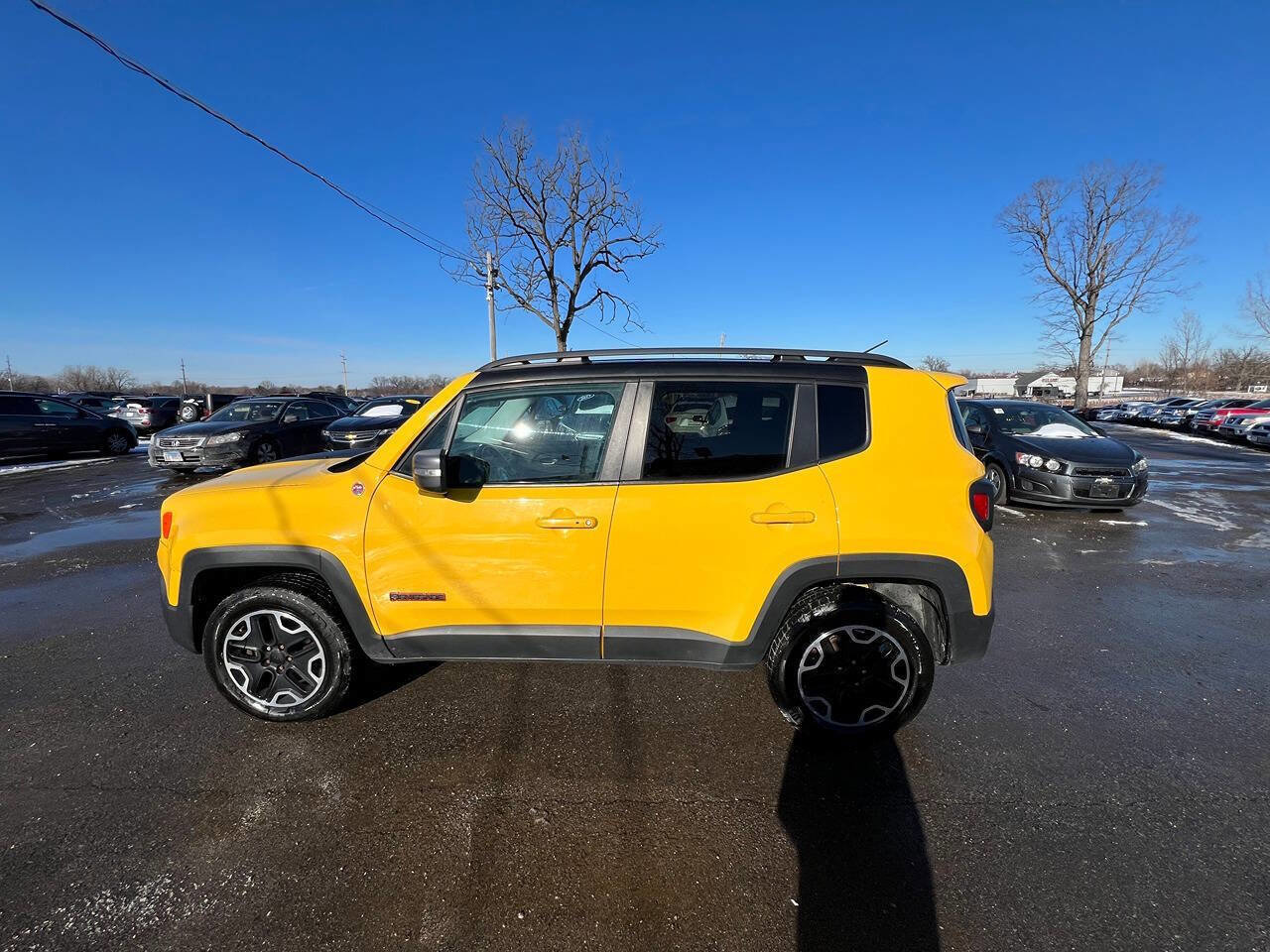 Used 2017 Jeep Renegade Trailhawk image 4