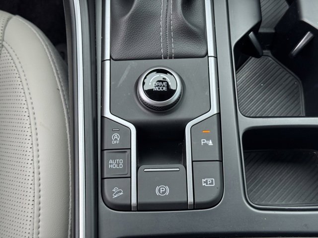 Used 2025 Kia Sorento S image 26