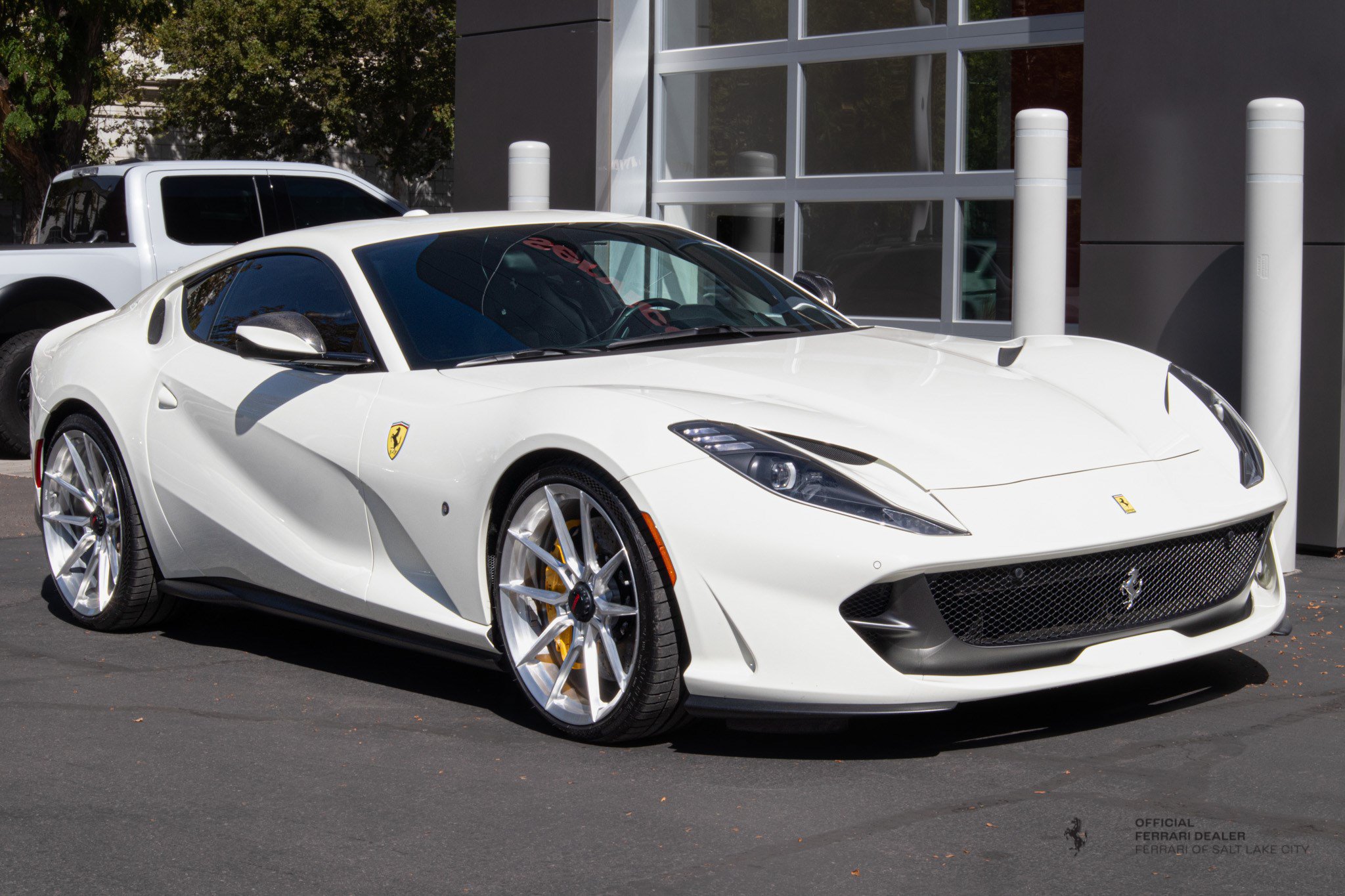 Used 2018 Ferrari 812 Superfast RWD image 9