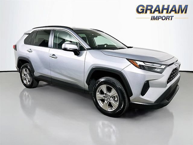 Used 2025 Toyota RAV4 XLE AWD/4WD image 1