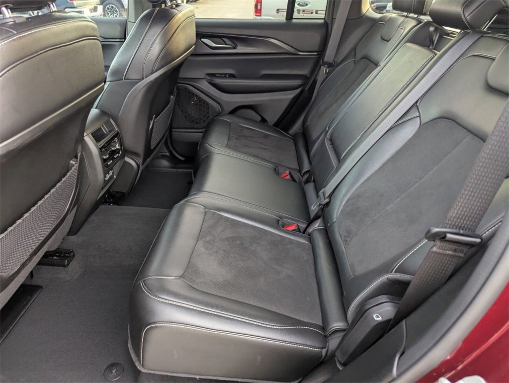 Used 2024 Jeep Grand Cherokee Altitude image 18