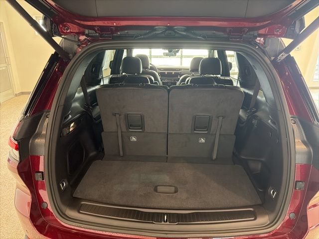 New 2026 Jeep Grand Cherokee L Limited w/ Limited Altitude Package AWD/4WD image 18