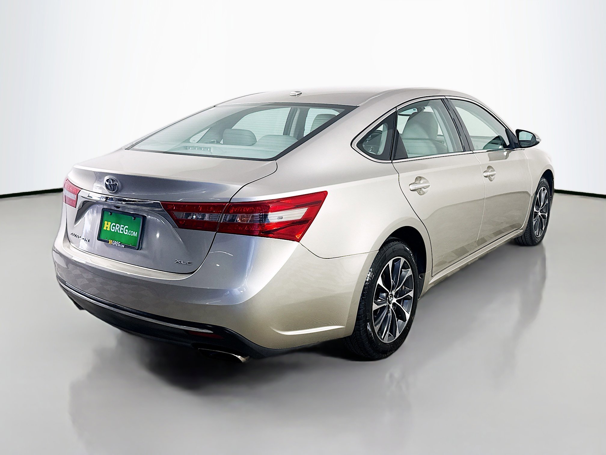 Used 2017 Toyota Avalon XLE image 10