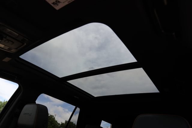 Used 2025 GMC Yukon AT4 AWD/4WD image 12