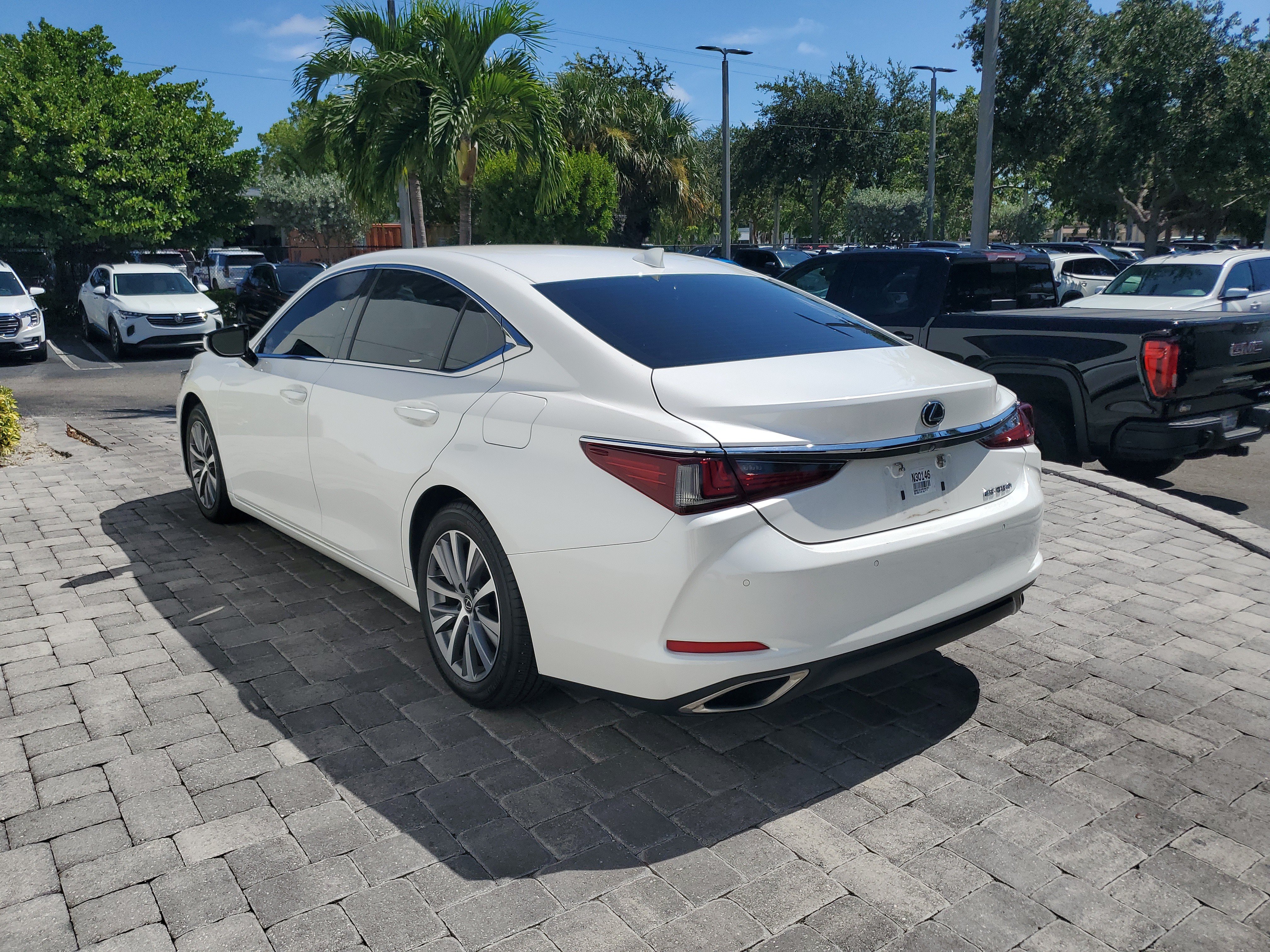 Used 2021 Lexus ES 350 w/ Premium Package FWD image 4