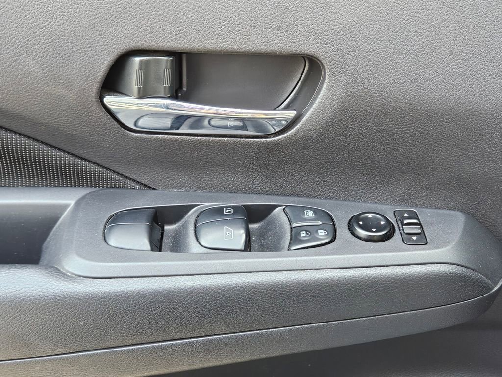 Used 2024 Nissan Kicks SV image 25