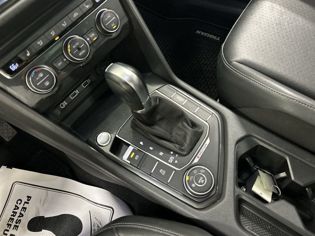 Used 2018 Volkswagen Tiguan SEL AWD/4WD image 18