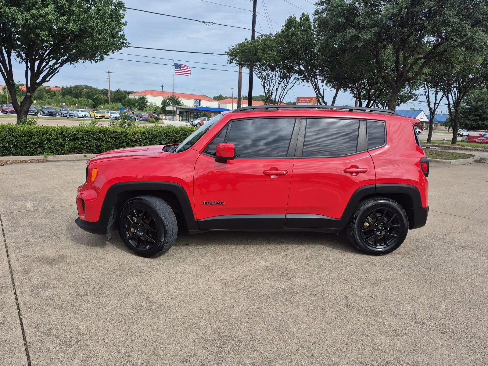 Used 2019 Jeep Renegade Latitude FWD image 2