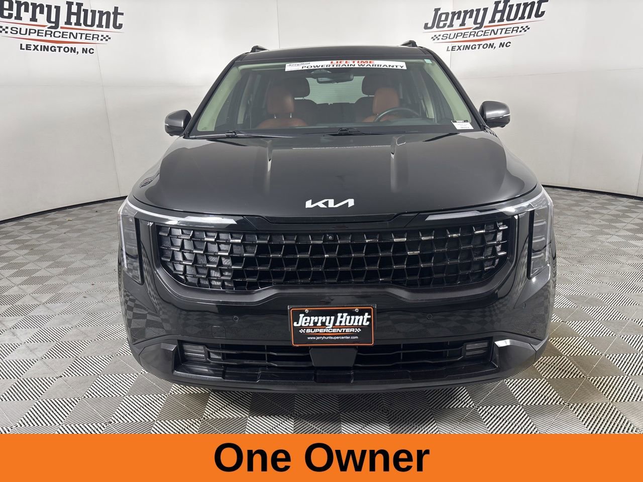 Used 2025 Kia Carnival SX Prestige image 3