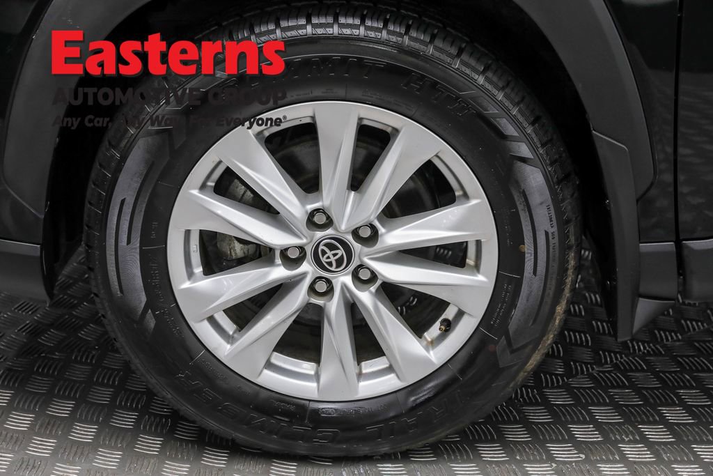 Used 2022 Toyota Corolla Cross LE image 30