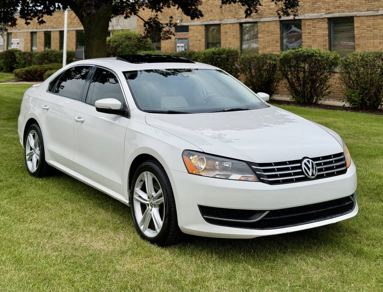 Used 2014 Volkswagen Passat TDI SE FWD image 4