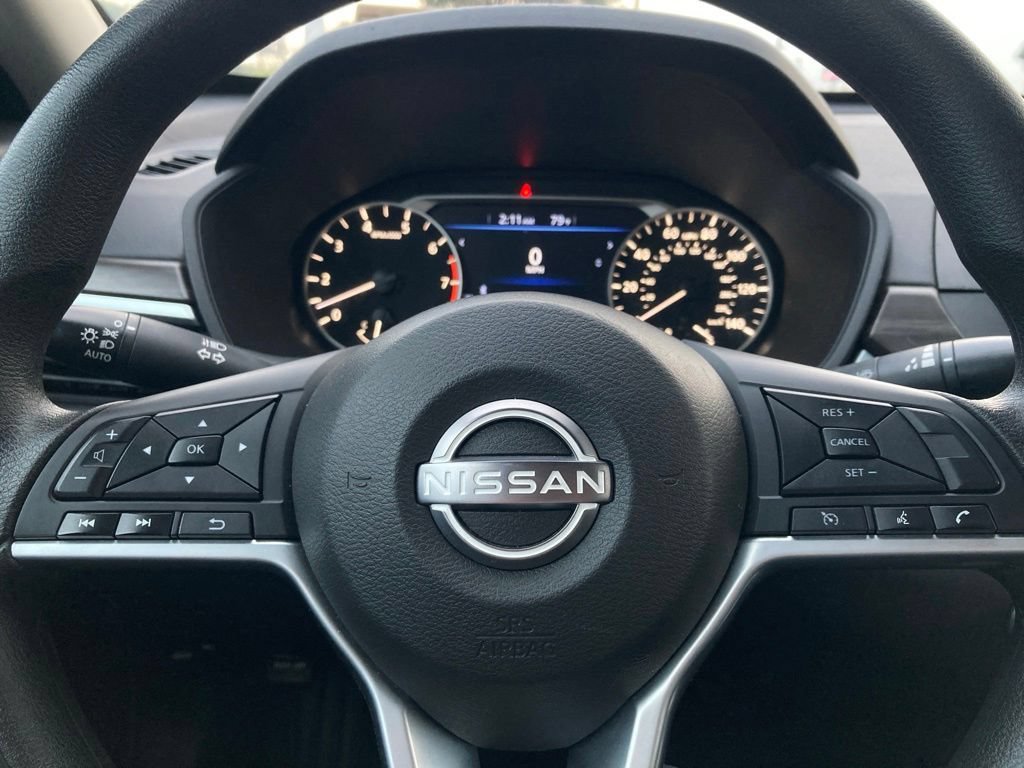 Used 2025 Nissan Altima 2.5 SV FWD image 17