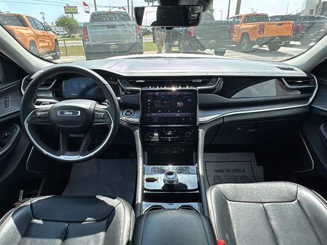 Used 2023 Jeep Grand Cherokee Limited w/ Luxury Tech Group II image 18