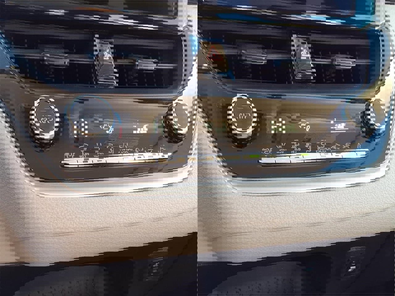 Used 2024 Toyota Corolla LE image 18