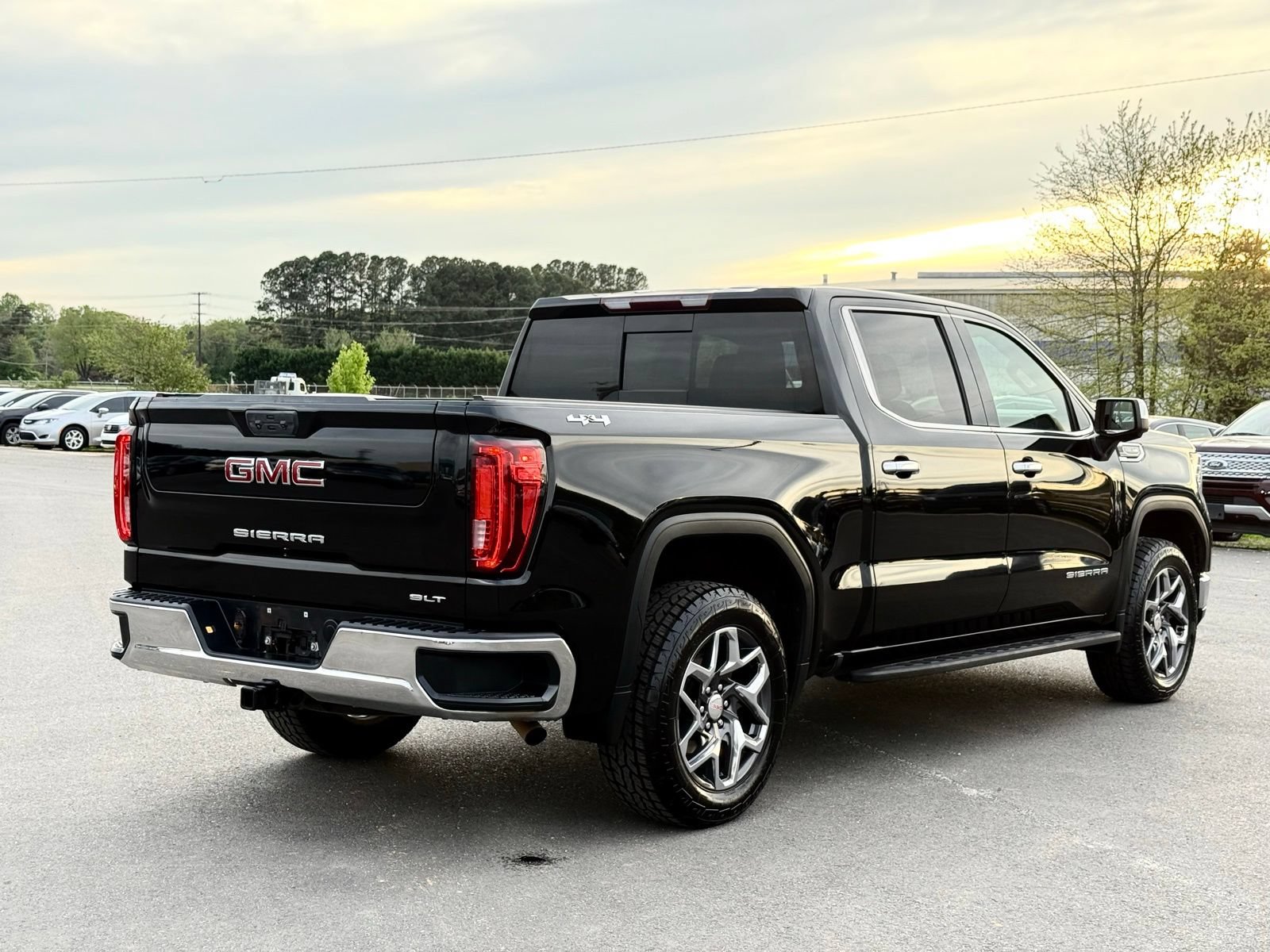 Used 2022 GMC Sierra 1500 SLT w/ SLT Convenience Package AWD/4WD image 11