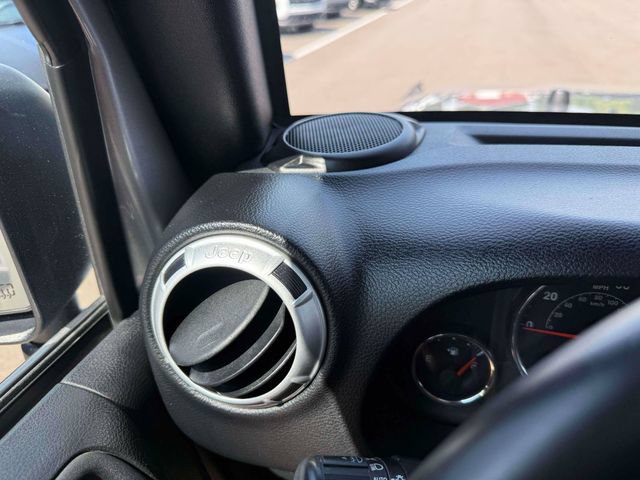 Used 2015 Jeep Wrangler Unlimited Sahara w/ Trailer Tow Group AWD/4WD image 30