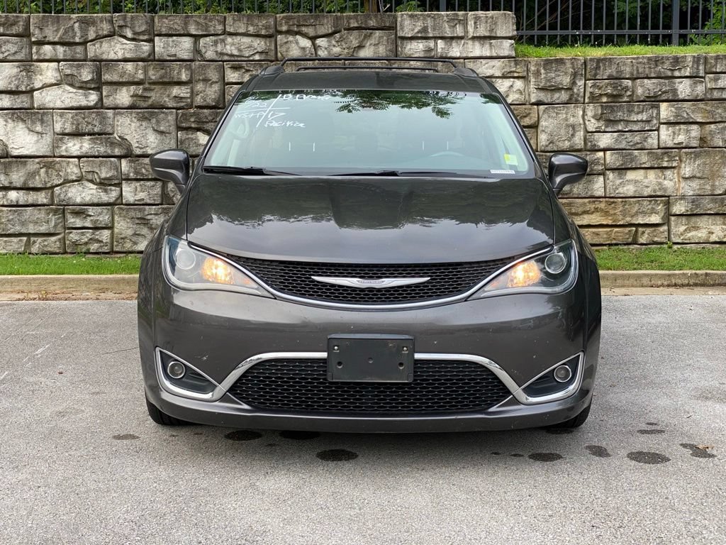 Used 2017 Chrysler Pacifica Touring-L w/ Tire & Wheel Group FWD image 2