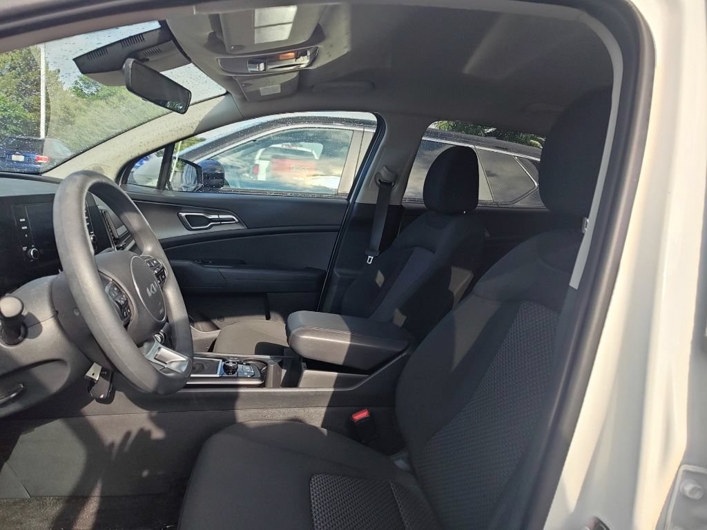Used 2025 Kia Sportage LX FWD image 6
