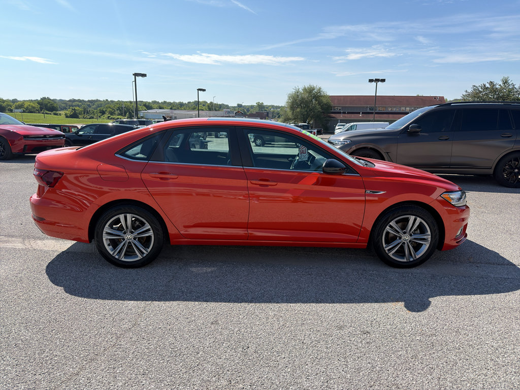 Used 2020 Volkswagen Jetta R-Line w/ R-Line Cold Weather Package FWD image 4