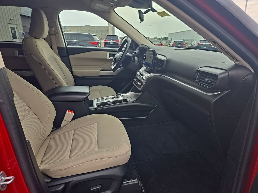 Used 2022 Ford Explorer XLT image 33