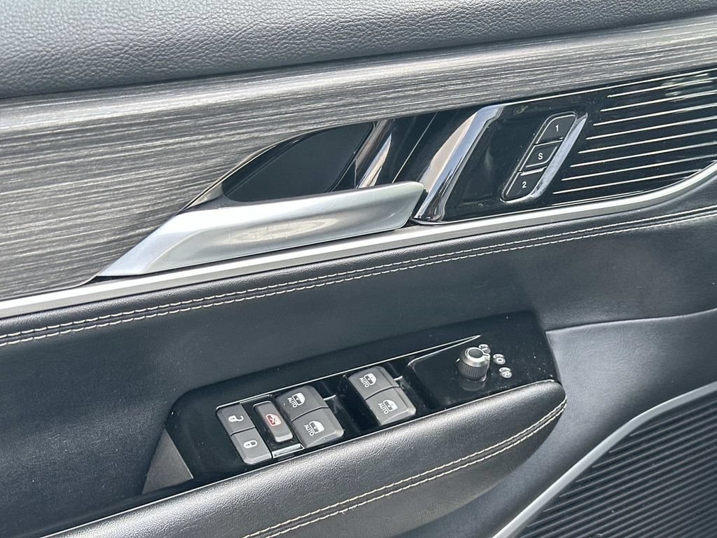 Used 2024 Jeep Wagoneer Series III AWD/4WD image 17