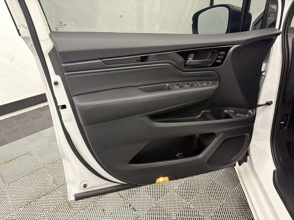 New 2026 Honda Odyssey Touring image 11