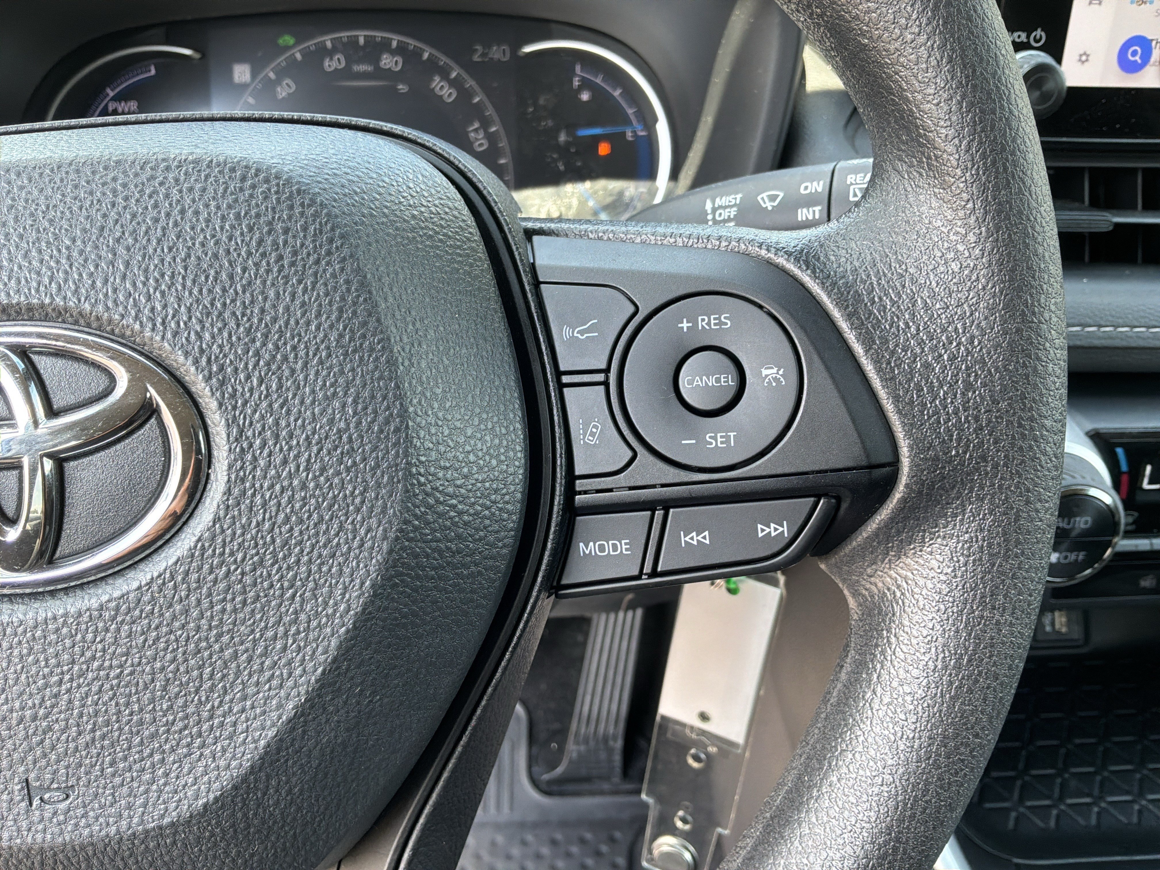 Used 2024 Toyota RAV4 LE AWD/4WD image 20