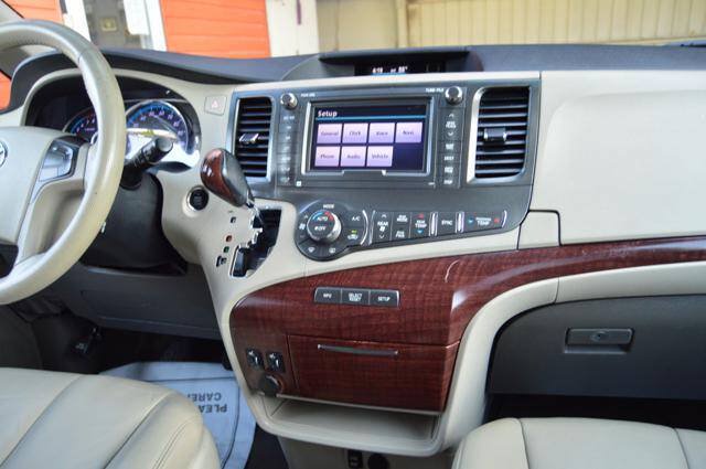 Used 2011 Toyota Sienna XLE w/ XLE Navigation Pkg FWD image 22