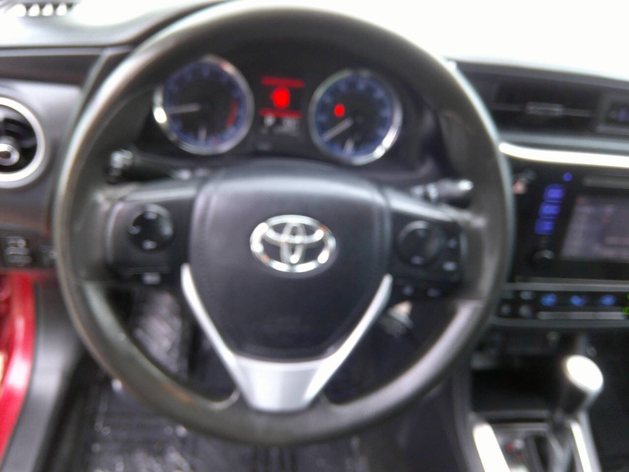 Used 2017 Toyota Corolla LE w/ Carpet Mat Package (TMS) image 11