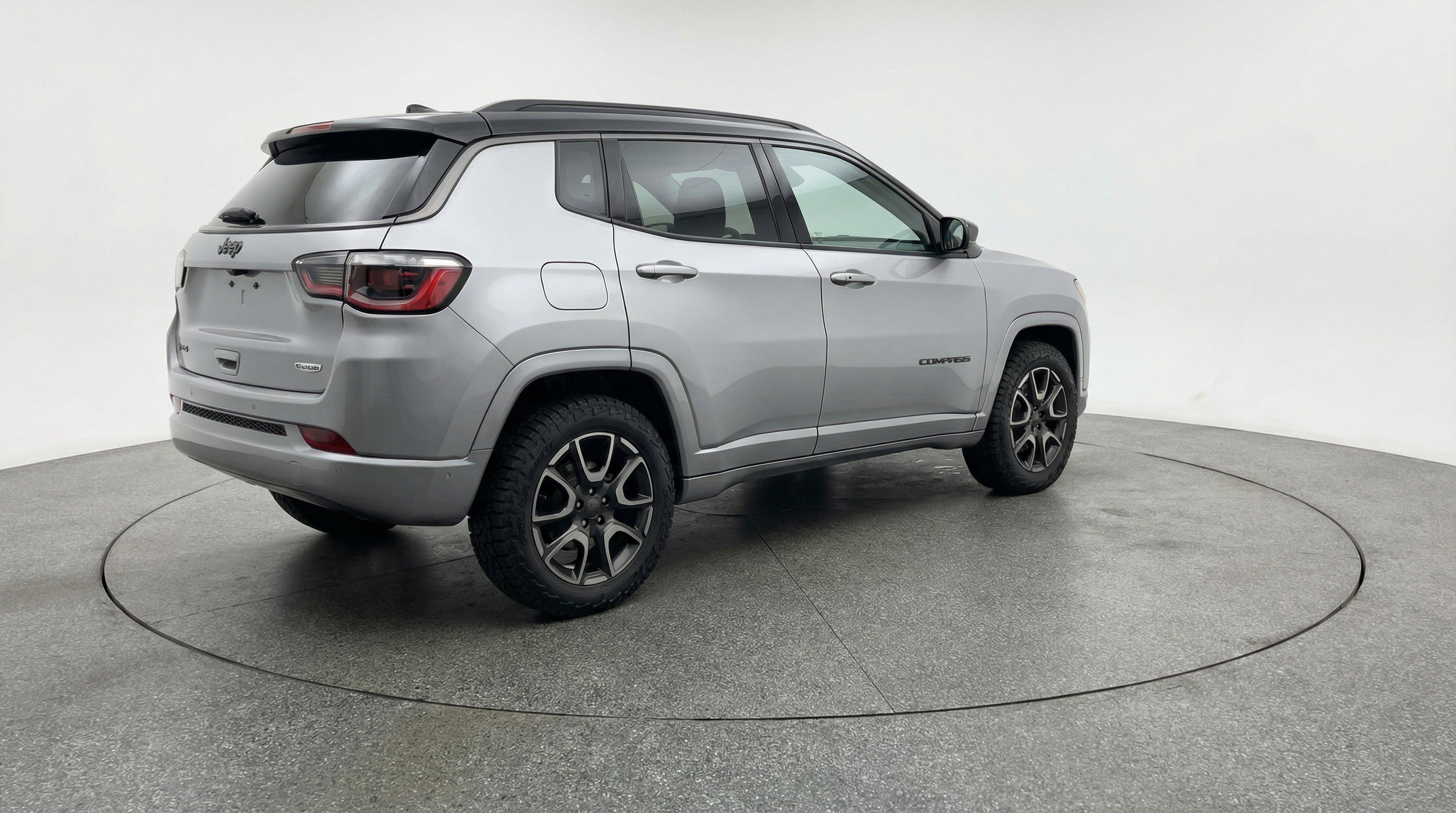 Used 2025 Jeep Compass Trailhawk AWD/4WD image 9