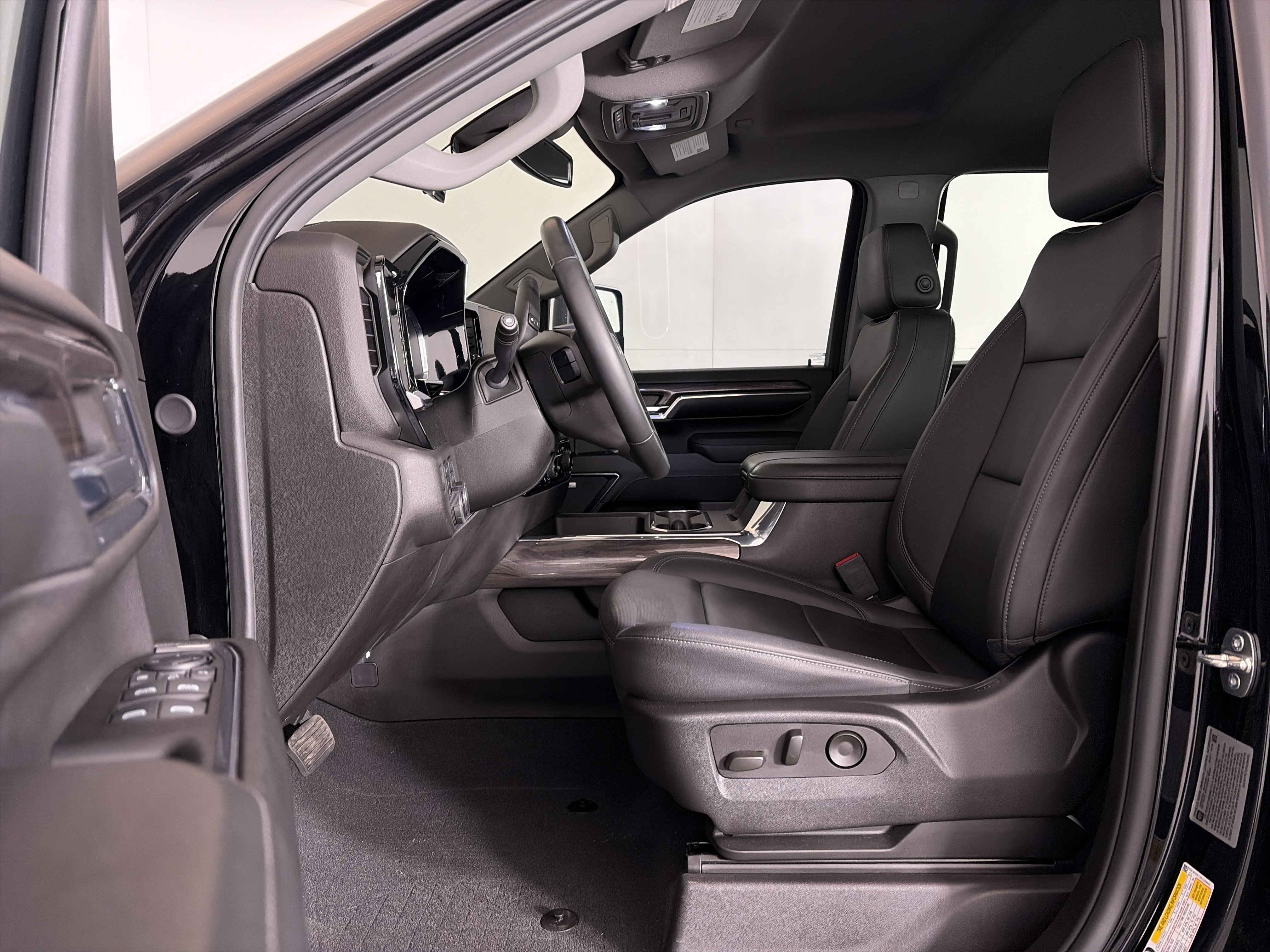 Certified 2024 Chevrolet Silverado 2500 LTZ w/ LTZ Plus Package image 6