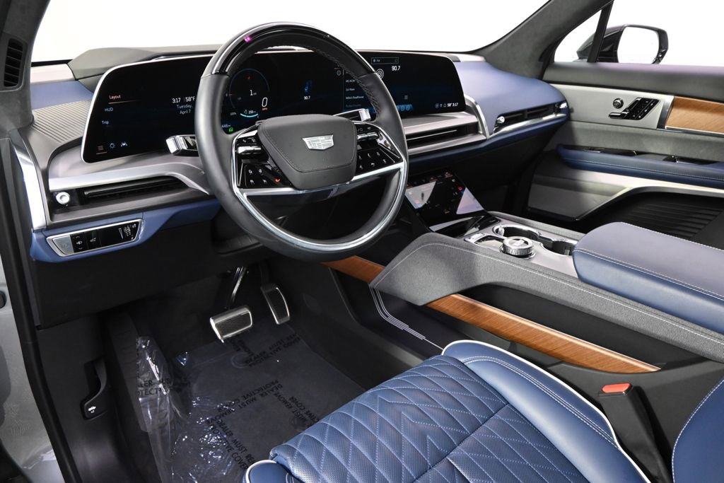 Used 2026 Cadillac Vistiq Premium Luxury image 12