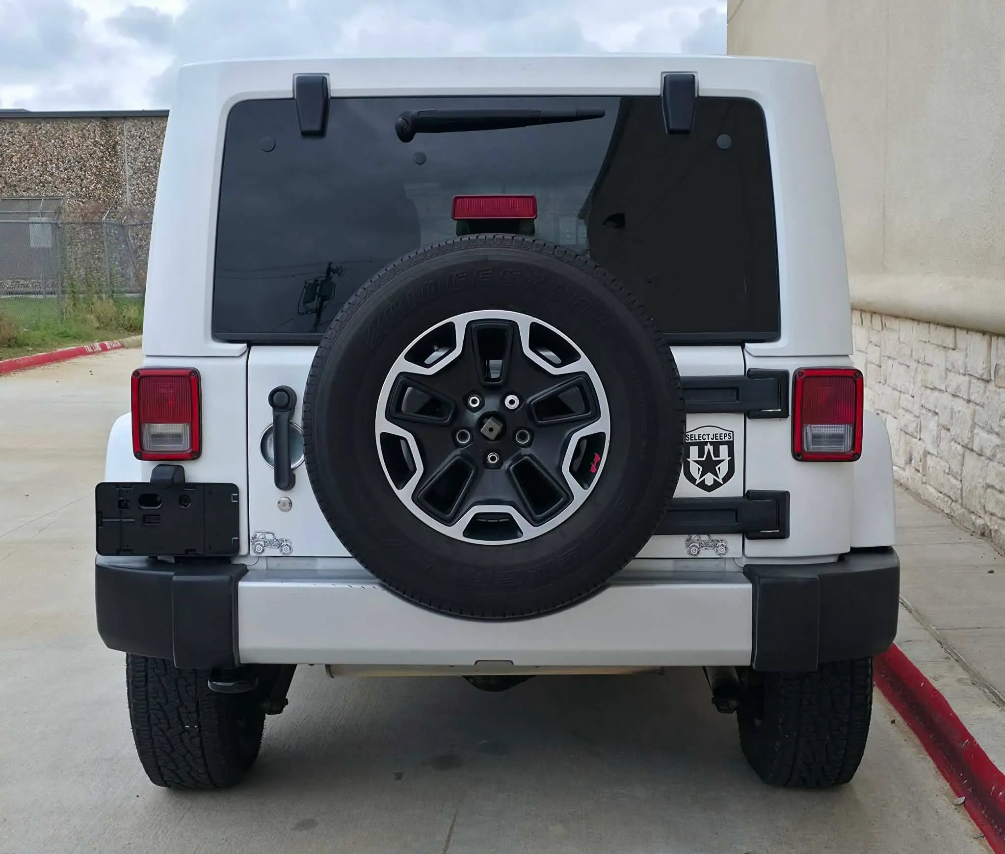Used 2013 Jeep Wrangler Unlimited Sahara w/ Connectivity Group AWD/4WD image 4