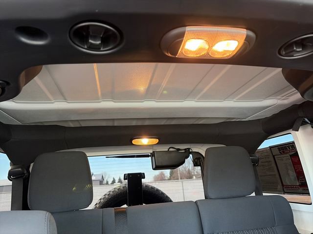 Used 2012 Jeep Wrangler Unlimited Rubicon w/ Connectivity Group image 23