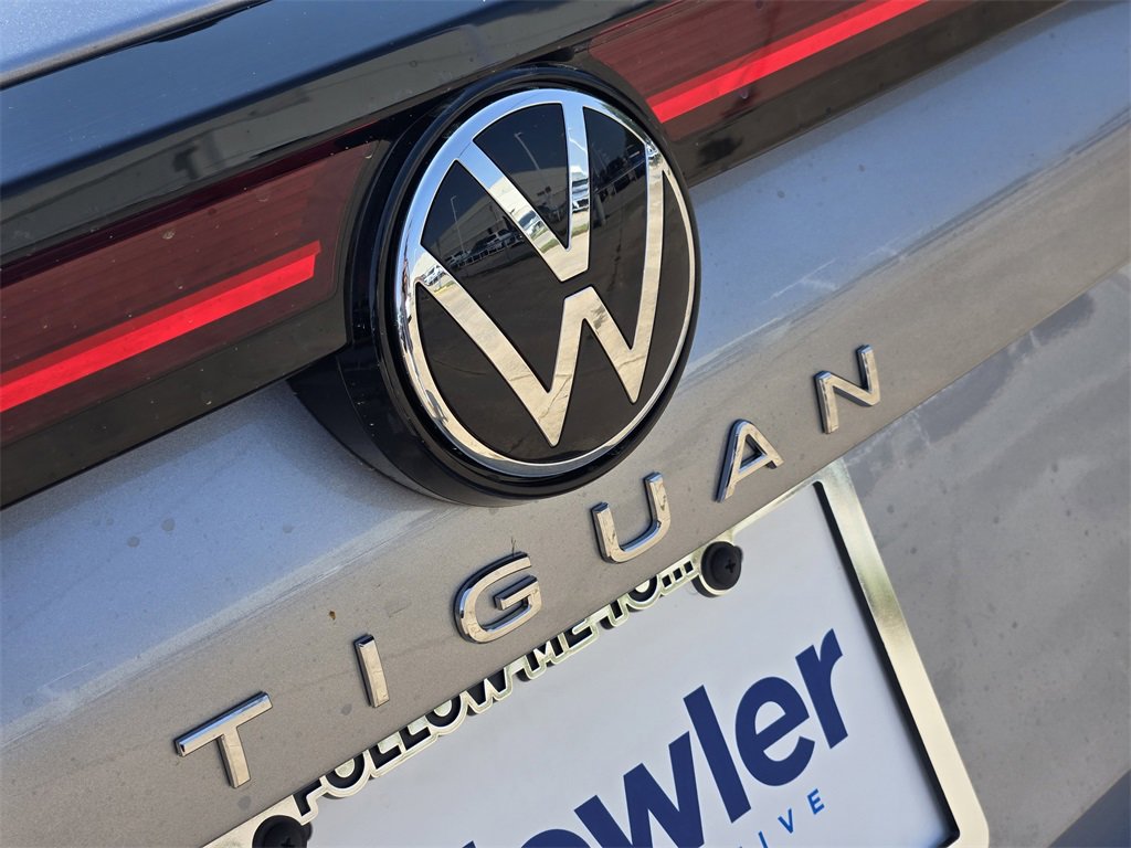 New 2025 Volkswagen Tiguan SE image 7